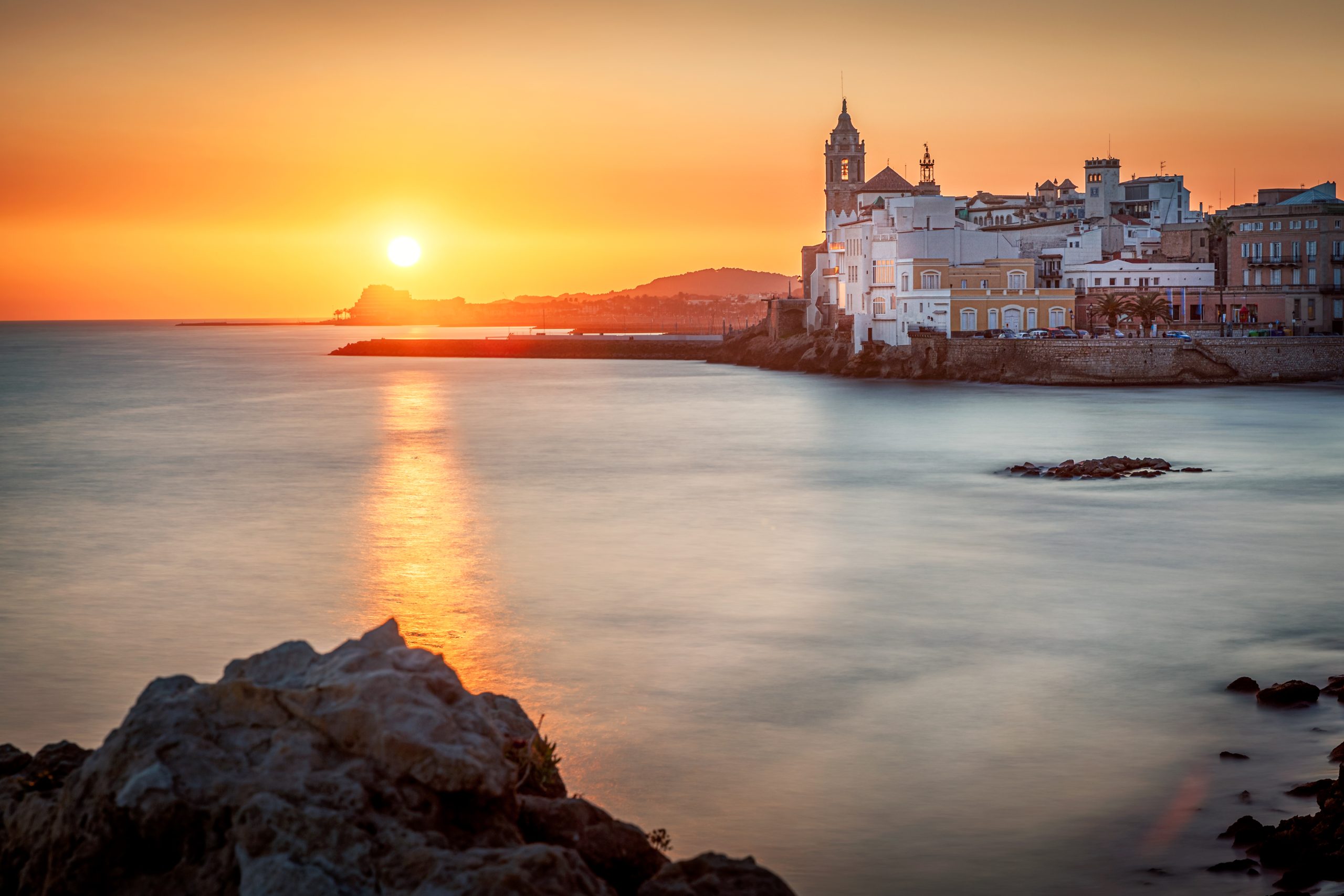 Atardecer en Sitges. Sin duda, alojarse en Sitges es una experiencia única.